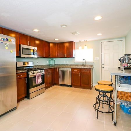 Perfect Location Spacious Yard Coffee Bar At This Lovely Beach Home กาลเวสตัน ภายนอก รูปภาพ