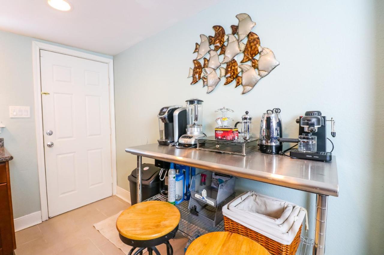 Perfect Location Spacious Yard Coffee Bar At This Lovely Beach Home กาลเวสตัน ภายนอก รูปภาพ